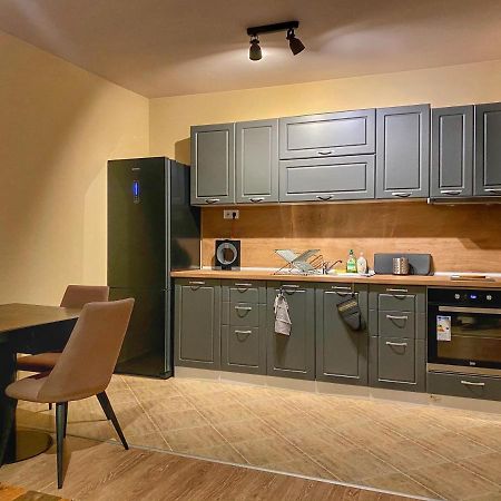 Stylish Urban Apart New 2021 Close To The Beach 바르나 외부 사진