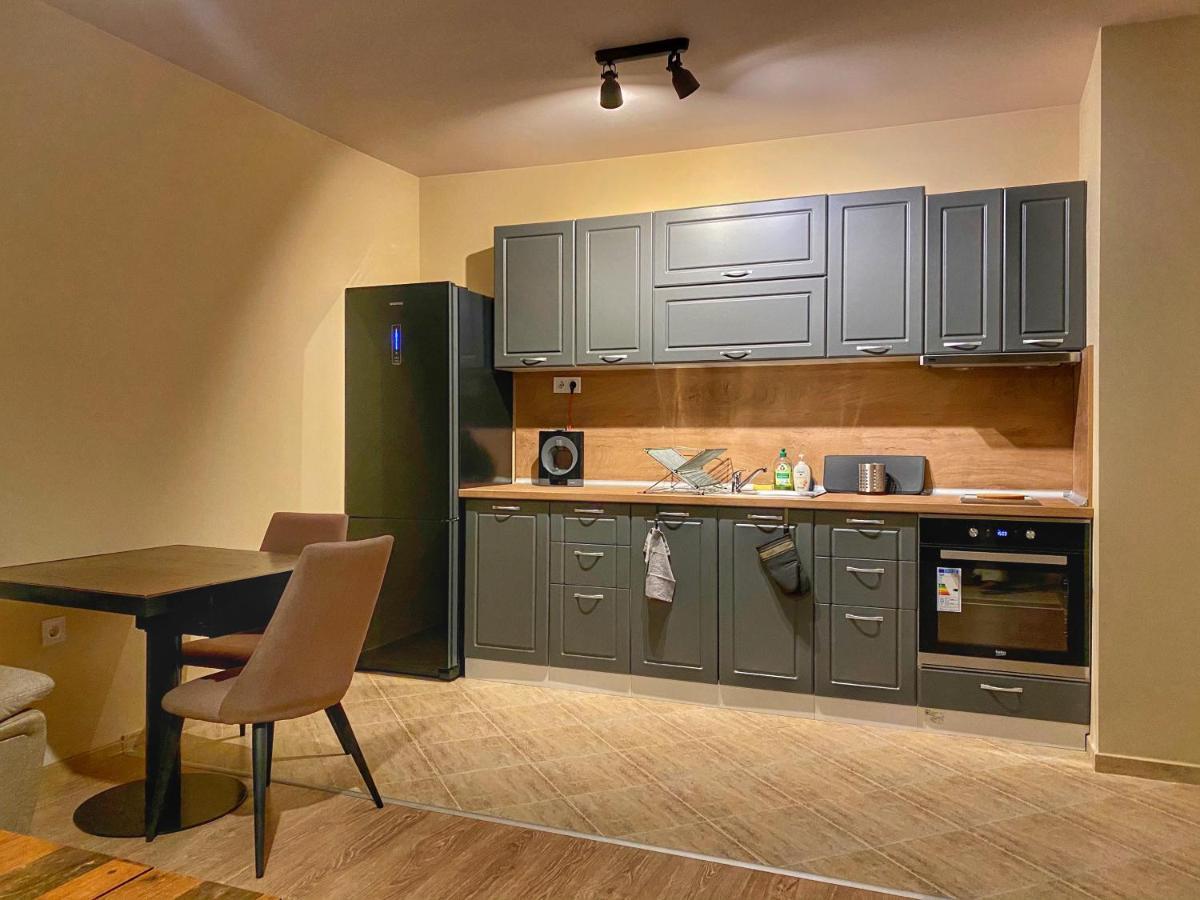 Stylish Urban Apart New 2021 Close To The Beach 바르나 외부 사진